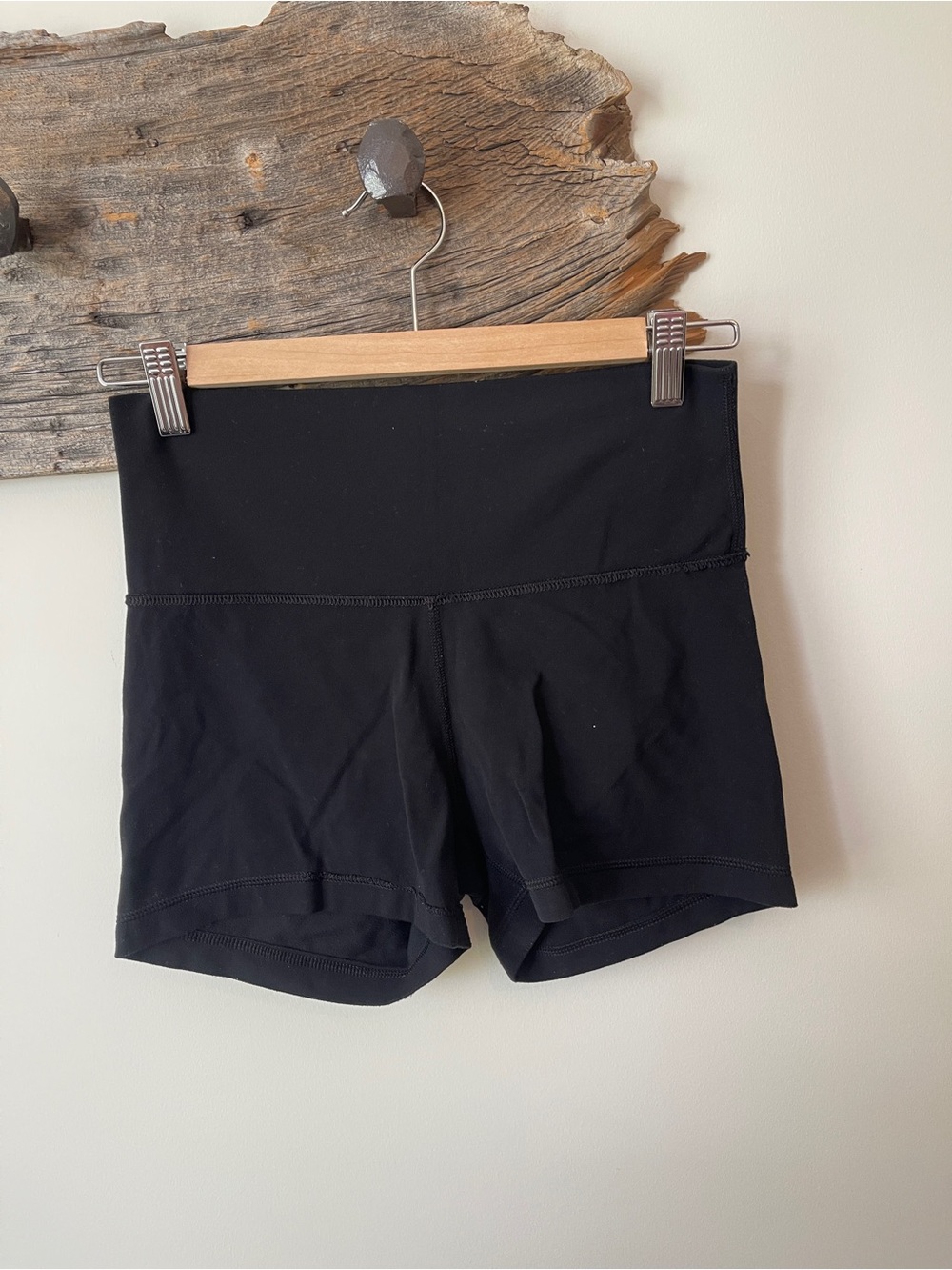 Aritzia TNA FigureForm Eternity Hi-Rise Short